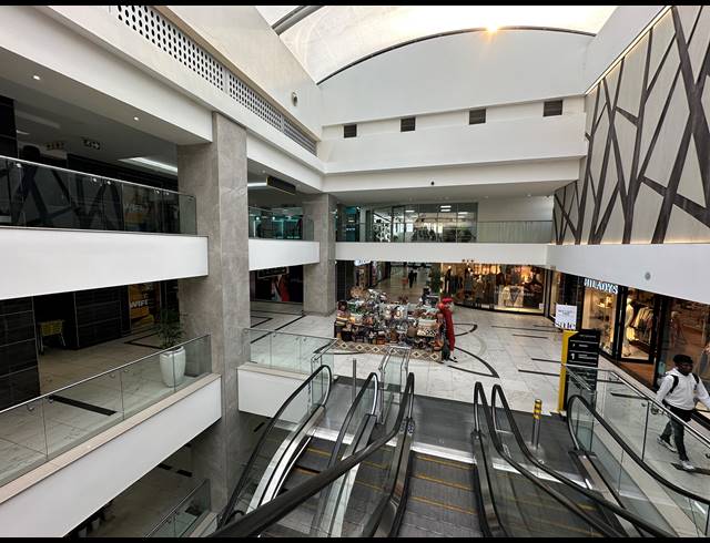 466M² RETAIL TO LET IN BENMORE GARDENS